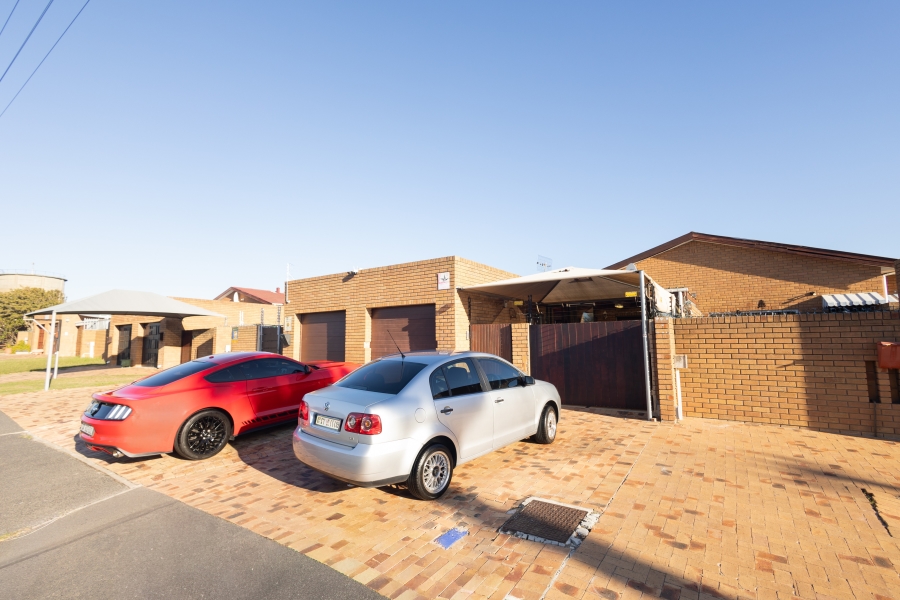 3 Bedroom Property for Sale in Table View Western Cape